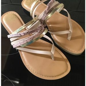 FERGALICIOUS BY FERGIE SILVIA WOMENS SUMMER SANDLES FLIP FLOPS THONGS SIZE 8